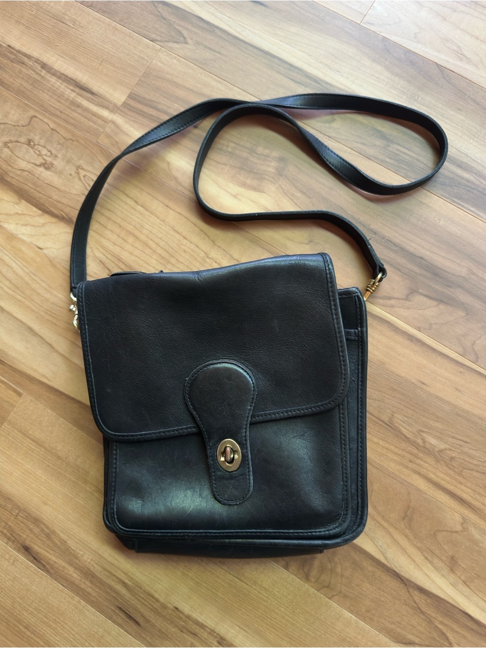 Vintage Croft & Barrow Black Leather Crossbody Crossbody Satchel Bag